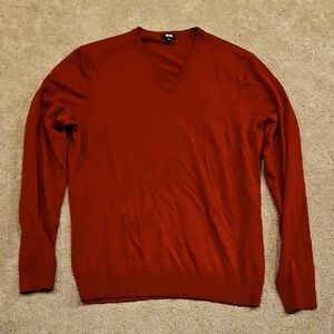 Uniqlo 100% Wool Men's V-Neck Sweater - Deep Red